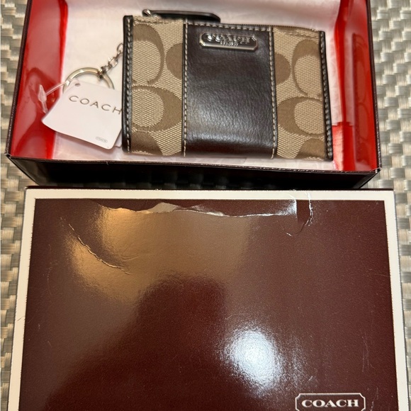 Coach ID Case - Picture 2 of 5